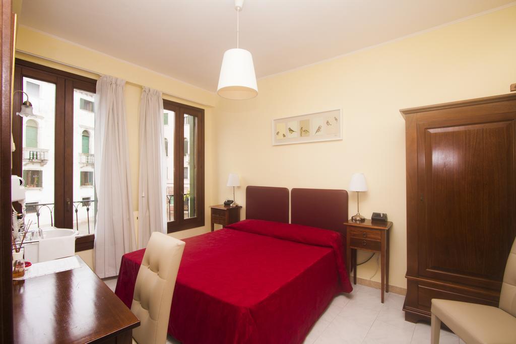 Double Room with No Bathroom (Shared Bathroom)